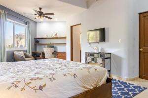 Casa Reyes -All in One, Heated Pool & Beach Access