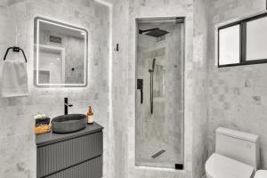 Lux Villa Heated Pool, Gym, Games, Golf, Near Beach