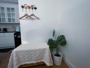 Spacious private Kitchen & Toilet - near central