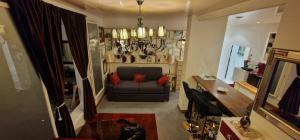 Avenue Champs Elysées - Magnifique F1F2