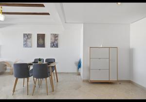 Modern apartment, swimming pool and sports