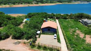 Casa container no lago de Furnas