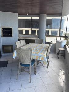 Apartamento Frente Mar na Meia Praia