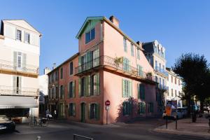 2 pièces darchitecte balcon couvert face Thermes