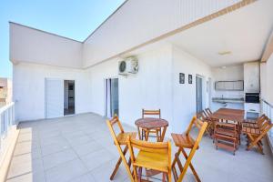 Refúgio Familiar Completo - Cobertura com Varanda Gourmet, Piscina Aquecida, Sauna e Sala de Jogos, a 2 Quadras da Praia