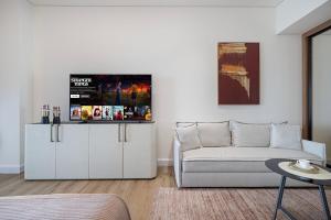 Luxury Studio with Private Jacuzzi in Business Bay