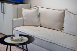 Luxury Studio with Private Jacuzzi in Business Bay