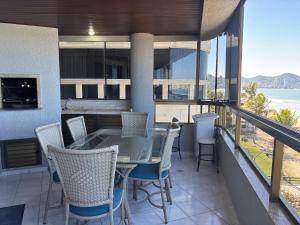 Apartamento Frente Mar na Meia Praia