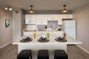 Waikiki Banyan 3102 - Tower 1