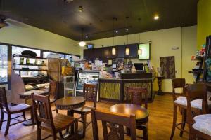 Waikiki Banyan 2514 - T2