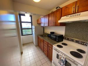 Waikiki Banyan 2514 - T2