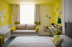 Lounge Room room in Vienna House Easy Limburg