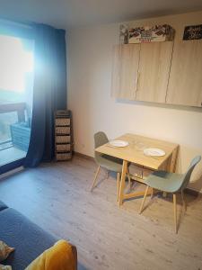 Studio 5pers - Balcon - Ski aux pieds - Piscine