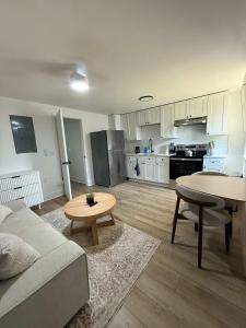 The Charleston Vibe I 8796