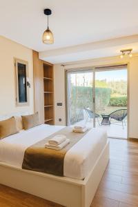 Spacious Ground Floor Oasis with Pool & Golf Course View 1rom