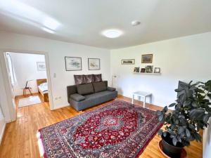 Haus im Grünen, Ruhe, großer eingezäunter Garten - ideal für Familien und Hunde