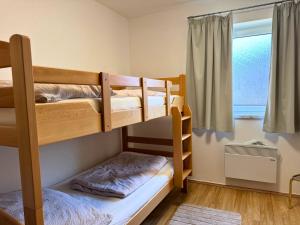 Haus im Grünen, Ruhe, großer eingezäunter Garten - ideal für Familien und Hunde