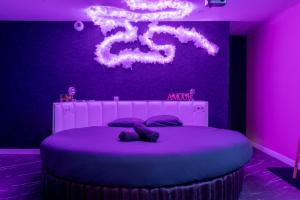 Logement paradis jacuzzi cinéma