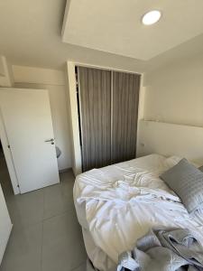 Edificio EIFER V a 200 metros de la Av San Bernardo y a 200 metros del Mar con Aire Acondicionado Cochera Cubierta Balcón a la calle Parrilla y Lavadero