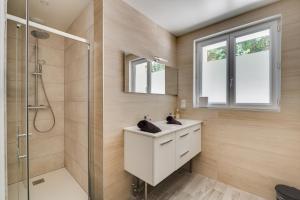 Logement paradis jacuzzi cinéma