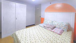 Bright & Airy Loft Cambridge Village Charm