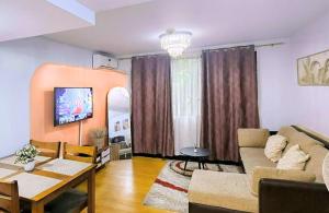 Bright & Airy Loft Cambridge Village Charm