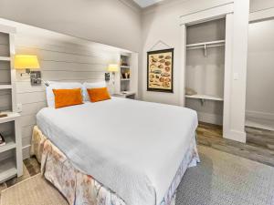 224 Winston Ln l 4 Bikes Included l Beachfront with Amazing view l Community Pool