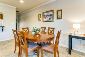 Spacious and Family-Friendly! TAMU Townhome with Yard