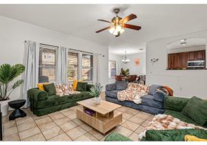 Game Room - Massage Chairs - Spacious - 8 King Bds