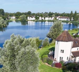 The Lake House on Isis and Windrush, Cotswolds Waterpark