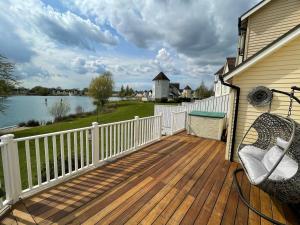 The Lake House on Isis and Windrush, Cotswolds Waterpark