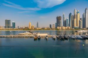 Elite Beachfront Living Stylish High-Floor 1BR