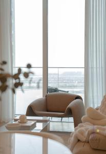 Elite Beachfront Living Stylish High-Floor 1BR