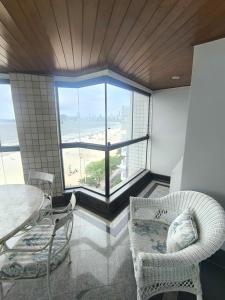 Frente mar 3 dormitórios com acessibilidade