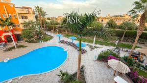 Apartment with a private roof top , pool , Garden