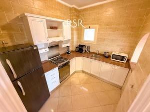 Apartment with a private roof top , pool , Garden