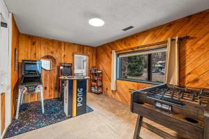 Old Town Home Hot Tub & Games