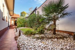 Old Town Treasure Apartments