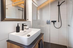 Chuenislodge3 neu&stilvoll, 2Balkone, echtes Bijou mit top-Aussicht