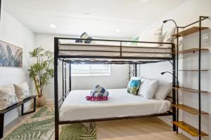 Elegant Oceanfront with Pool & Hot Tub in Maui Sunset