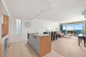 The Penthouse with Views