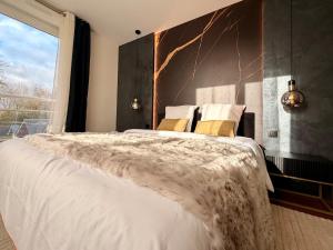 LEscale des Lys - Jaccuzi & Versailles by Vyvea