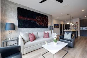 Trinity - Odyssey - Pool & Gym - Heart of Midtown