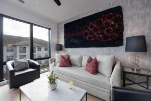 Trinity - Odyssey - Pool & Gym - Heart of Midtown