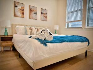 WorkerFriendly KINGbed A plus Location Washer Wifi Pool