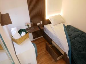 Capsulas privadas individuales con rooftop, vistas a la catedral y baño compartido