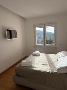 White Stylish Apartment 4