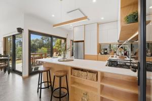 Tranquility Base - 1 Bedroom Cabin - Oceanview