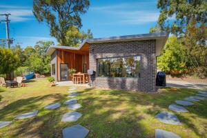 Tranquility Base - 1 Bedroom Cabin - Oceanview