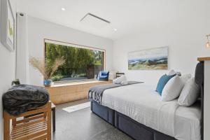 Tranquility Base - 1 Bedroom Cabin - Oceanview